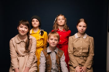 Табір Групове студійне фото діток акторів